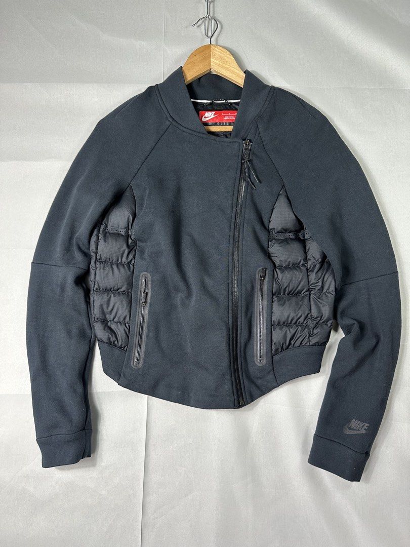 Nike 800 Aeroloft Zip Jacket (Category: Coats, Jackets and Outerwear) located in Cabanglasan. Submitted by thefashiongarage.co (Listing ID 1462263289, Image 1). Description: Title - Nike Aeroloft Zip Jacket Model/Name - 800 Aeroloft Size on Tag - Medium Conditiion - Very Good Condition with minimal light dot stain - washable Dimension (LxWxH) - 18x22 inches Category- Zip Jacket Fitting - True to Size - Bomber style Made in - China Material - 70% 