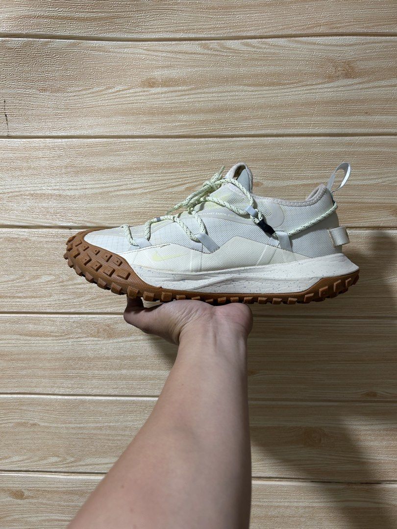 Nike ACG Mountain Fly Low GTX SE (Category: Sneakers) located in Butuan. Submitted by selected.kicks (Listing ID 1462329517, Image 2). Description: Nike ACG MOUNTAIN FLY GTX SE Size 11 | 45 | 28 cm - used pair, no box. - authentic 💯 - excellent condition.