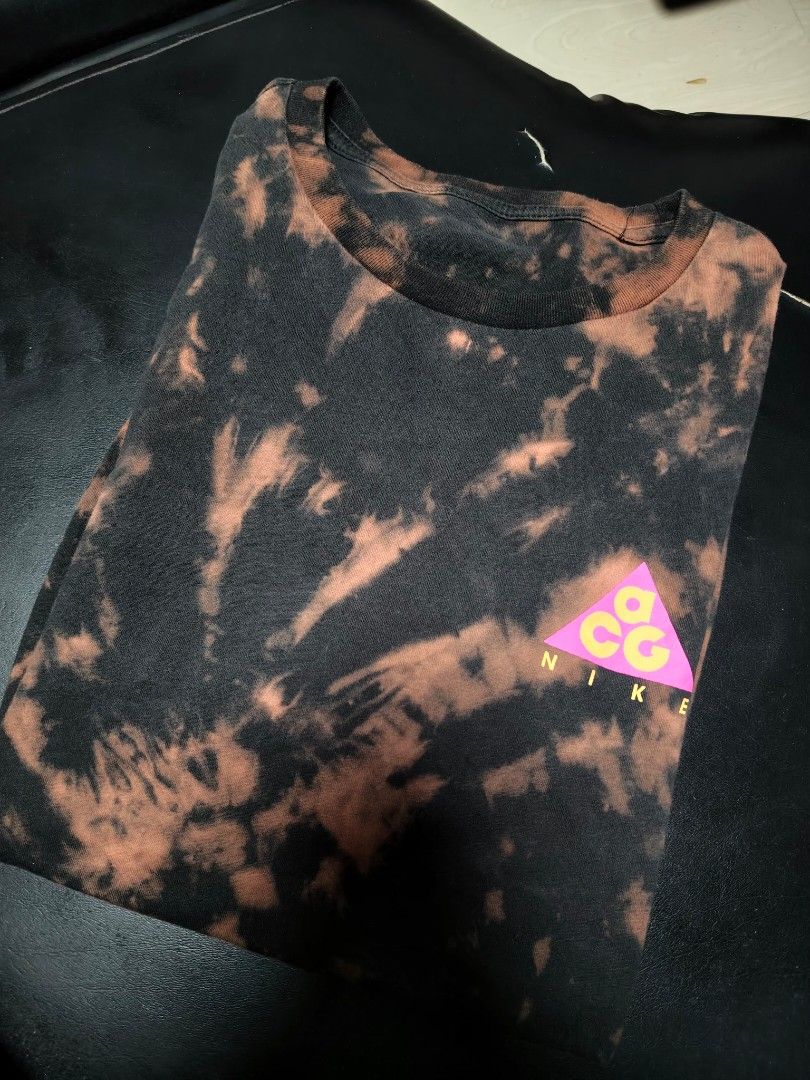 Nike ACG Tie-Dye T-Shirt (Category: Tshirts & Polo Shirts ) located in Manila. Submitted by si_yannnn (Listing ID 1462382350, Image 1). Description: - Brand: Nike ACG - Style: Tie-Dye T-Shirt - Colors: Black and Brown - Logo: Iconic ACG triangle logo in pink and yellow - Material: 100% Cotton - Size: XXL - Perfect for: Casual wear.