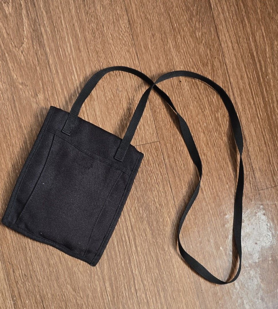 Nike Black Crossbody Bag Pouch (Category: Sling Bags) located in Quezon. Submitted by archivesss_666 (Listing ID 1462372864, Image 2). Description: - Black Nike pouch bag - Main zippered compartment - Front flap with buckle closure - Interior card slots - Interior mesh pocket - Adjustable strap - Ideal for travel or everyday essentials.