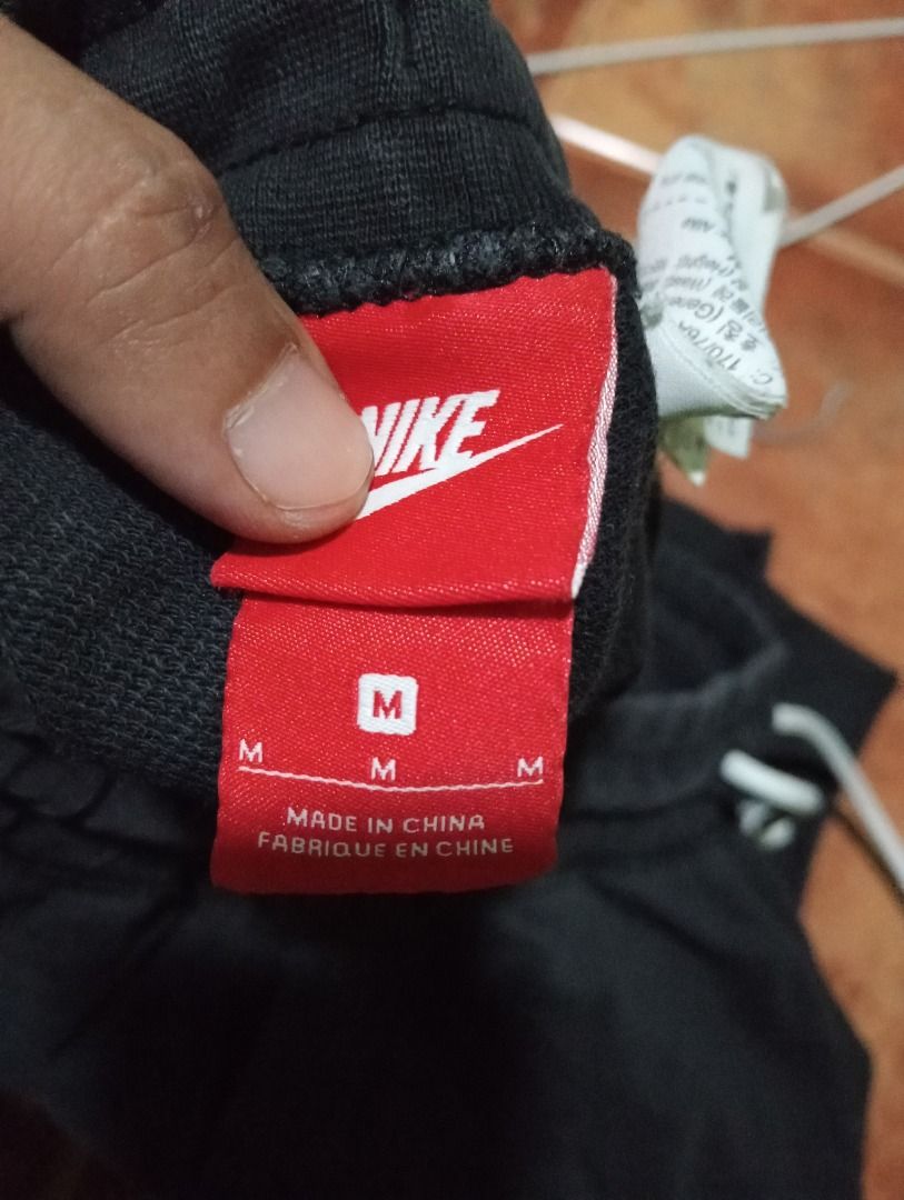 Nike Black Shorts Size M (Category: Shorts) located in Caloocan City. Submitted by yazzielux (Listing ID 1462432852, Image 2). Description: - Black Nike Shorts - Size: Medium (M) - Classic Nike logo on leg - Elastic waistband with drawstring for adjustable comfort - Versatile: Great for casual wear or sports - Made in China.