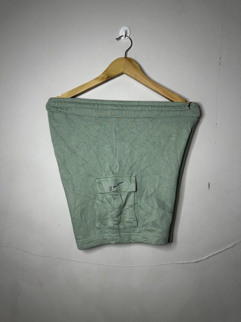 NIKE CARGO (Category: Shorts) located in Molave. Submitted by thriftmate13 (Listing ID 1462410774, Image 1). Description: .