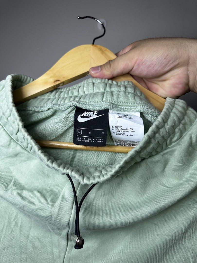 NIKE CARGO (Category: Shorts) located in Molave. Submitted by thriftmate13 (Listing ID 1462410774, Image 2). Description: .