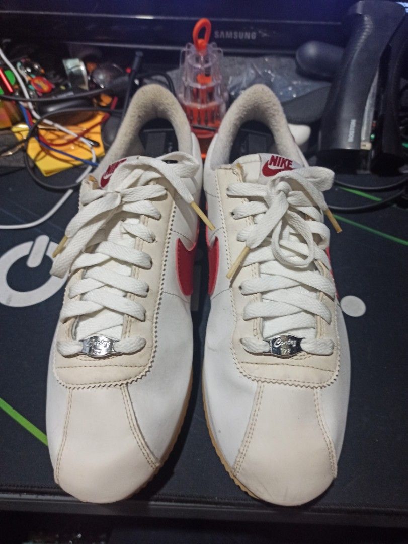 Nike Cortez Rubber Shoes (Category: Sneakers) located in Makati City. Submitted by jerrymontano (Listing ID 1462420379, Image 1). Description: Very good condition. No damage but have kept in the cabinet for a long time..