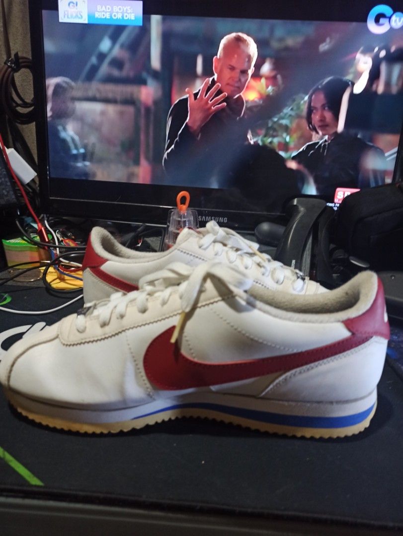 Nike Cortez Rubber Shoes (Category: Sneakers) located in Makati City. Submitted by jerrymontano (Listing ID 1462420379, Image 2). Description: Very good condition. No damage but have kept in the cabinet for a long time..