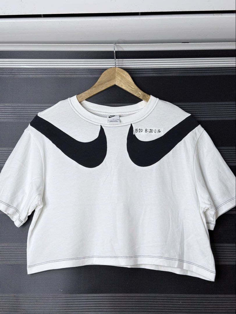 NIKE COTTON CROPTOP (B20) (Category: Shirts) located in Bulacan. Submitted by nicolaiscloset (Listing ID 1462424451, Image 2). Description: .