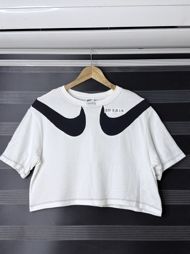 NIKE COTTON CROPTOP (B20) (Category: Shirts) located in Bulacan. Submitted by nicolaiscloset (Listing ID 1462424451, Image 1). Description: .