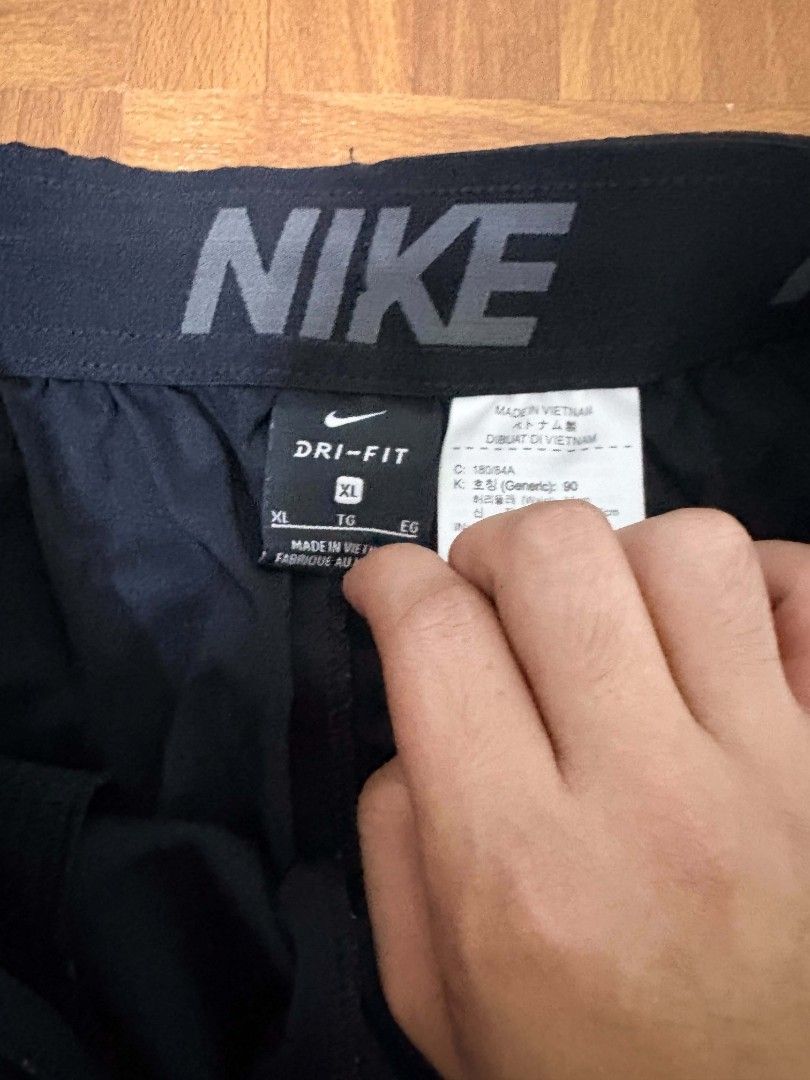 Nike DRI Fit Big Side Swoosh Logo (Category: Shorts) located in Orani. Submitted by odi_thrift (Listing ID 1462438158, Image 3). Description: .