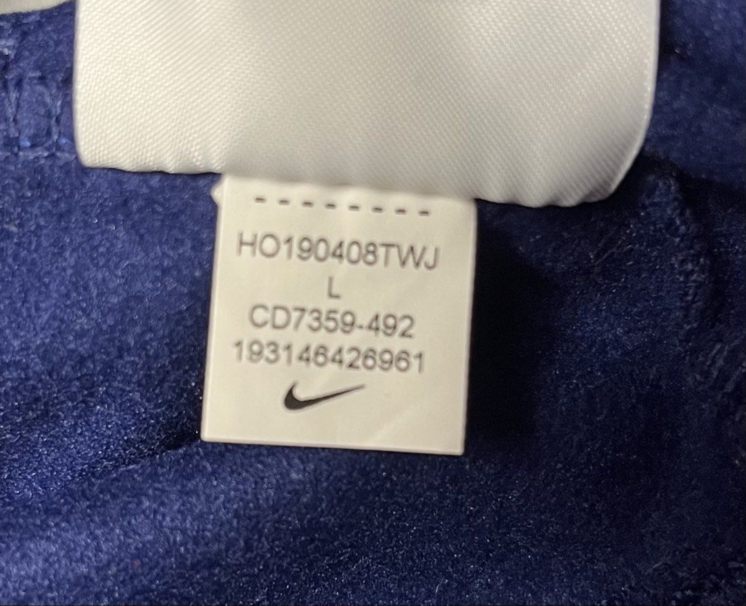Nike Dri-FIT Hoodie Size L Made in Jordan （分類：衛衣）位於 Hong Kong。 由 lsftsang 提交（商品編號 1462289592，圖片 2）。簡介： Grey and blue marled Nike Dri-FIT hoodie. Size L. Made in Jordan. Polyester material. Great for workouts or casual wear. Check photos for details.。