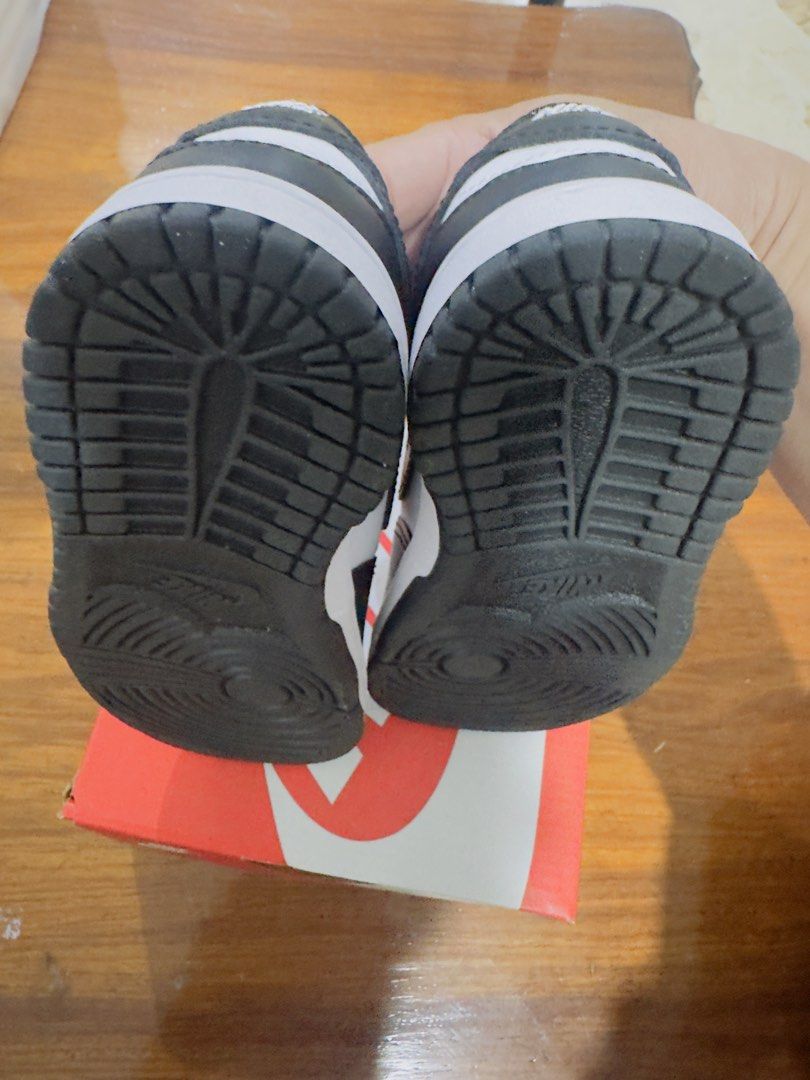 Nike Dunk Low (TDE) TD 10c Black White (Category: Babies & Kids Fashion) located in Manila. Submitted by dredredredredre (Listing ID 1462385009, Image 3). Description: - Nike Dunk Low (TDE) TD - Colorway: Black and White - Size: 10c - Includes original box - Made in Vietnam Bought in USA Brand new unworn Rfs - outgrown .