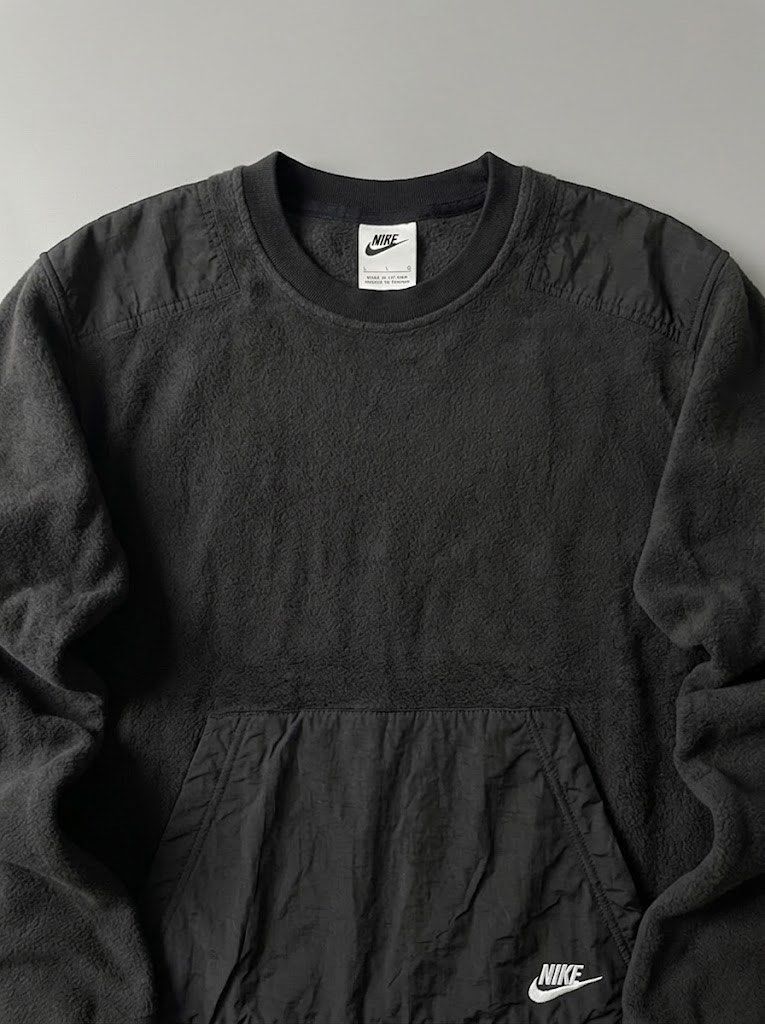 Nike Fleece Crewneck Sweatshirt (Category: Coats, Jackets and Outerwear) located in Manila. Submitted by hiddenvaultph (Listing ID 1462413977, Image 2). Description: Size: L on tag Width: 24 Length: 28 Color rate: 9.8/10 Like new condition MOP: Gcash Shipping: JNT Location: Antipolo.