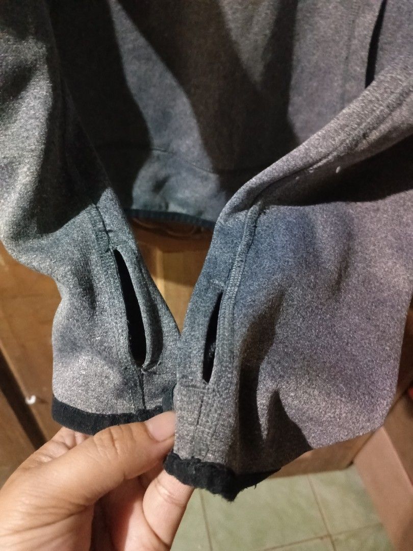 Nike Fleece Jacket (Category: Coats, Jackets and Outerwear) located in Tanauan. Submitted by tyrone4 (Listing ID 1462323017, Image 3). Description: Nike Therma-FIT (or Ko-Fleece) pullover hoodie with built-in thumbholes and a large applique center swoosh. size 19*24.