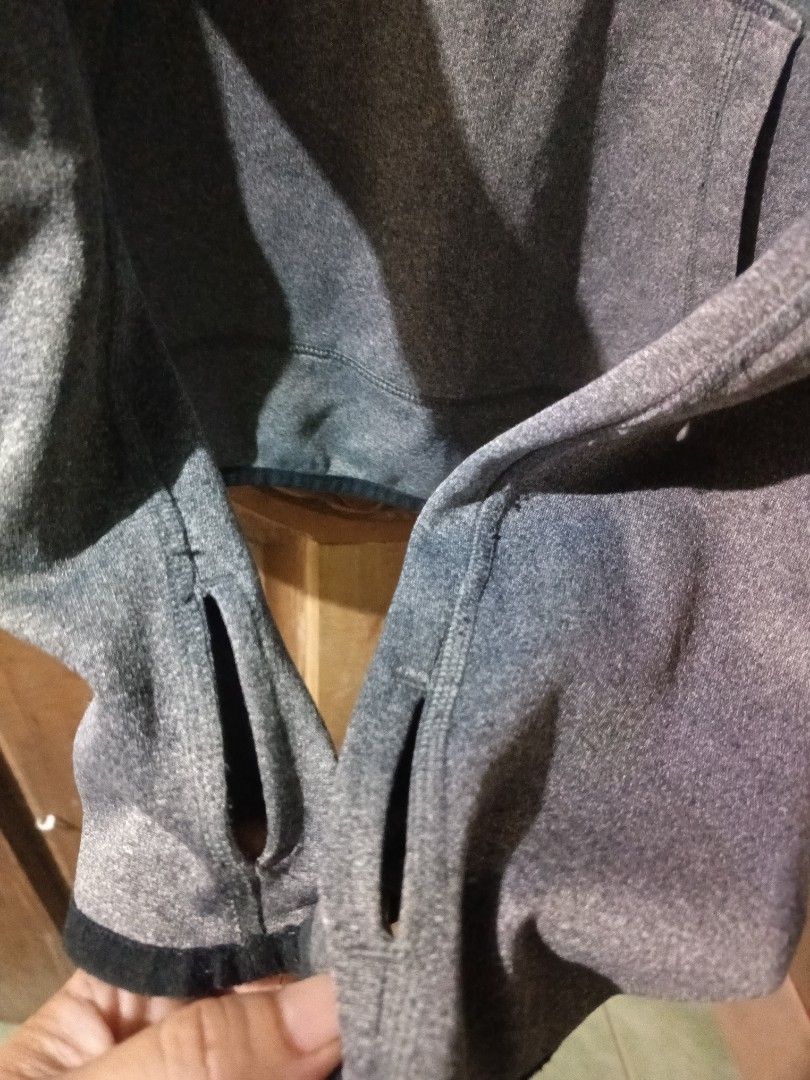 Nike Fleece Jacket (Category: Coats, Jackets and Outerwear) located in Tanauan. Submitted by tyrone4 (Listing ID 1462323017, Image 2). Description: Nike Therma-FIT (or Ko-Fleece) pullover hoodie with built-in thumbholes and a large applique center swoosh. size 19*24.