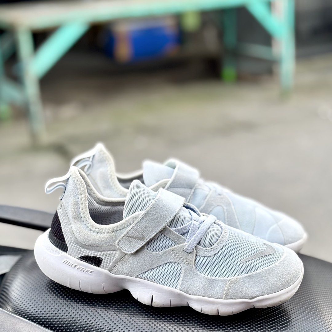 Nike Free Run 5.0 Blue (Category: Sneakers) located in San Fernando. Submitted by kickslocker (Listing ID 1462352291, Image 2). Description: - Nike Free Run 5.0 - Color: Blue - Women's Size: 5 (US) / 35 (EUR) / 22cm - Condition: Excellent, worn only a few times - Plenty of life left - Ideal for running or everyday wear - Grab them now!.