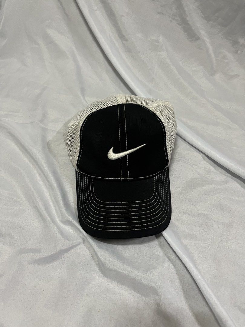 Nike Golf Cap 20XI VR Flexfit (Category: Caps & Hats) located in Muntinlupa City. Submitted by ninenine.collective (Listing ID 1462264866, Image 2). Description: sige of usage.