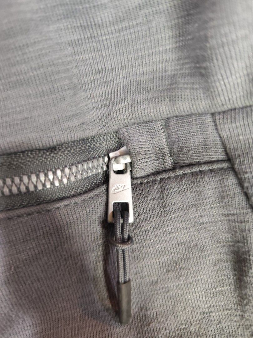 Nike Gray Fleece Shorts (Category: Shorts) located in Compostela. Submitted by fashiondeamar (Listing ID 1462263449, Image 3). Description: Nike Gray Fleece Shorts Large on Tag Best Fit W32 L34.