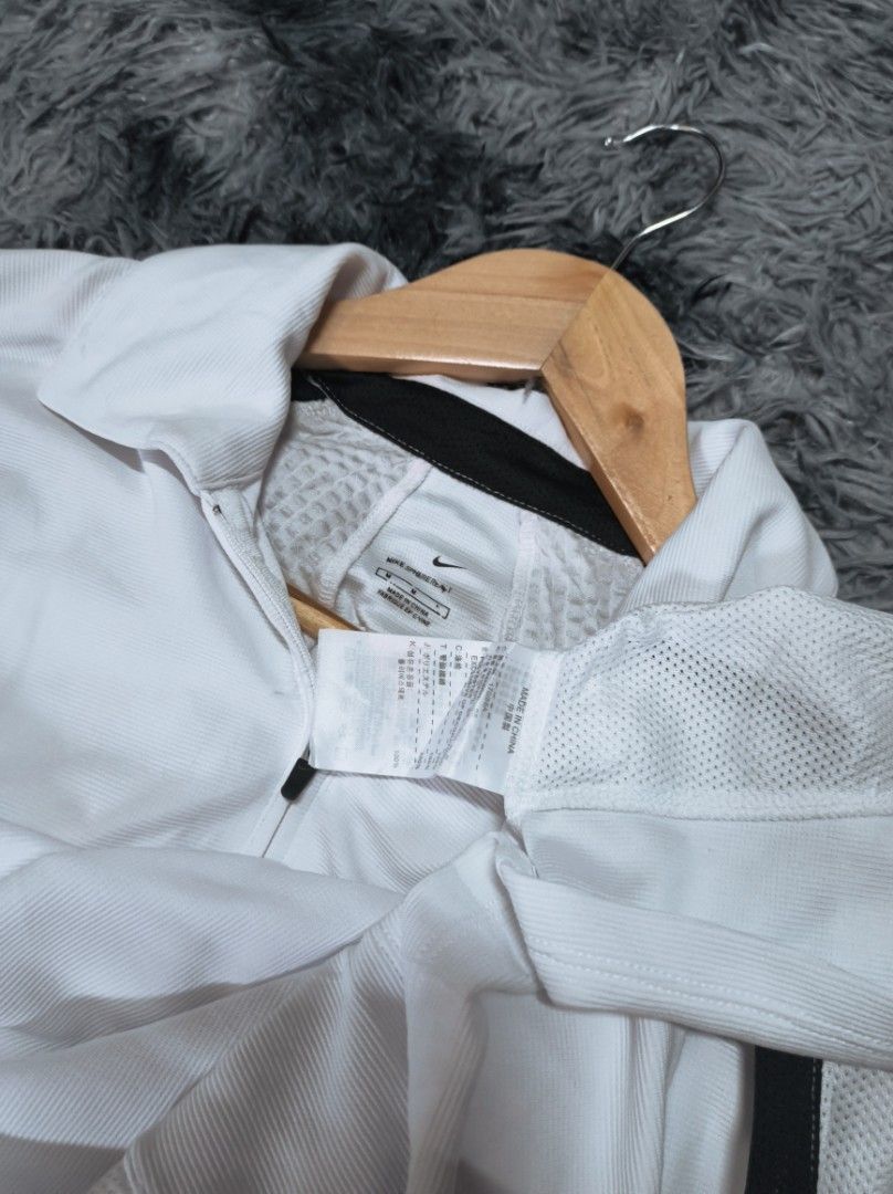 NIKE HALF ZIP DRIFIT POLO SHIRT (Category: Activewear) located in Taguig. Submitted by steeze_plug (Listing ID 1462417052, Image 3). Description: EXCELLENT Condition! No any issues Complete tags (authentic piece) ✅ 10/10 color rate (no stains / discolorations) ✨ Rare piece! Working well zipper Solid netoo! 🙌🤍 Dimes: M 22 width 27 length 🚛 J&T/FLASH EXPRESS delivery ➤ (Payment must be processed first) 🛵 Can also do Lalamove delivery if malapit