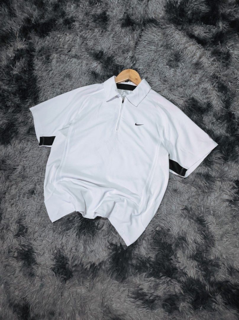 NIKE HALF ZIP DRIFIT POLO SHIRT (Category: Activewear) located in Taguig. Submitted by steeze_plug (Listing ID 1462417052, Image 2). Description: EXCELLENT Condition! No any issues Complete tags (authentic piece) ✅ 10/10 color rate (no stains / discolorations) ✨ Rare piece! Working well zipper Solid netoo! 🙌🤍 Dimes: M 22 width 27 length 🚛 J&T/FLASH EXPRESS delivery ➤ (Payment must be processed first) 🛵 Can also do Lalamove delivery if malapit