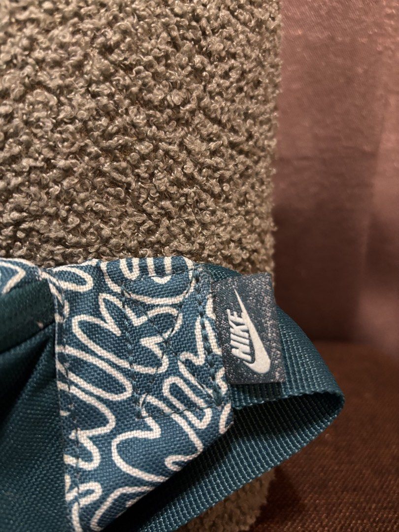 Nike Heritage Waist Bag (Category: Belt bags, Clutches and Pouches) located in San Pablo. Submitted by tyronreyes60677 (Listing ID 1460294955, Image 2). Description: - Teal Nike waist bag - Cool white line pattern all over - Two zippers on the main compartment - Adjustable strap - Great for carrying essentials on the go - Perfect for festivals or everyday use - like new.