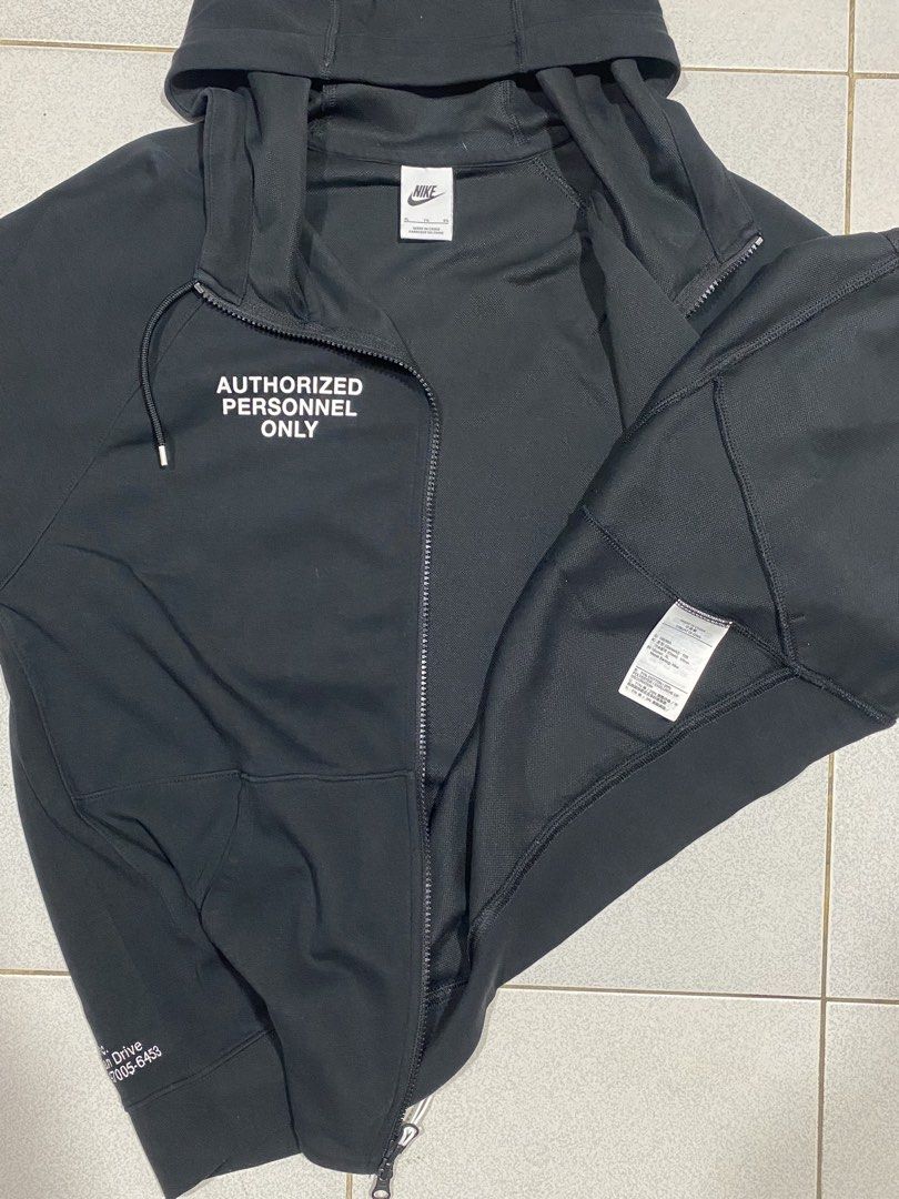 Nike Hoodie (Category: Coats, Jackets and Outerwear) located in Mandaue City. Submitted by MJ_80 (Listing ID 1462342624, Image 3). Description: Nike Authorized Personnel Only Hoodie Size XL Dimes: 23 X 28 See photos for measurements Color rate & Condition: 9.9/10 Price: 1,450.