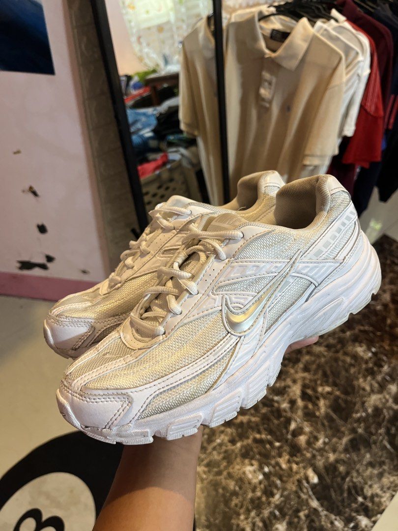 Nike Initiator White (Category: Casual Shoes) located in Mahayag. Submitted by kyle_thrift (Listing ID 1462329239, Image 3). Description: EUR 38 | US 6.