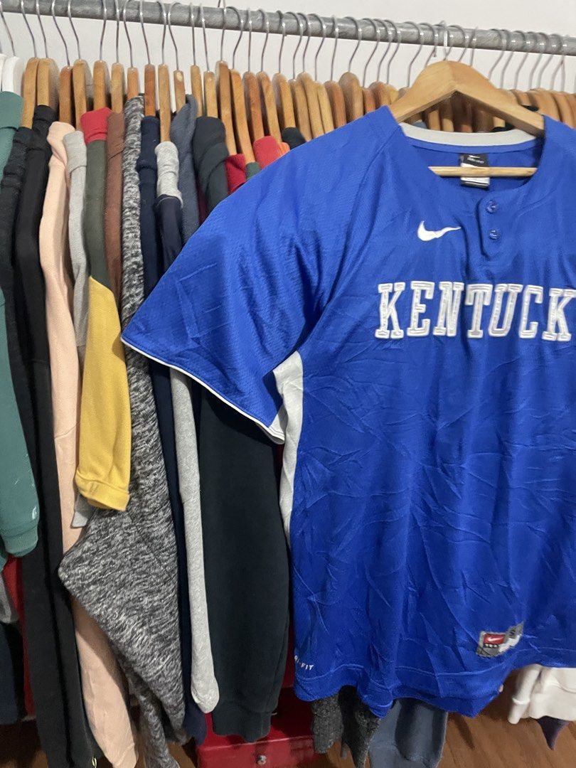 Nike Kentucky Baseball Jersey (Category: Activewear) located in Dasmarinas. Submitted by spoon_thrift_south (Listing ID 1462390567, Image 3). Description: size small on tag fit to medium to large 22x29 front length 30 back length excellent condition needwash only minor lints.