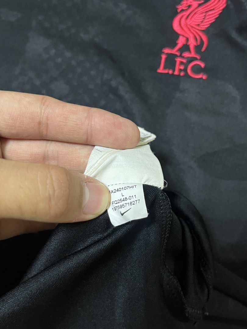Nike Liverpool 24/25 Jersey (Category: Activewear) located in Iligan City. Submitted by curatedthrift.26 (Listing ID 1462359671, Image 3). Description: Nike Liverpool 24/25 Jersey authentic size Large on tag negotiable.