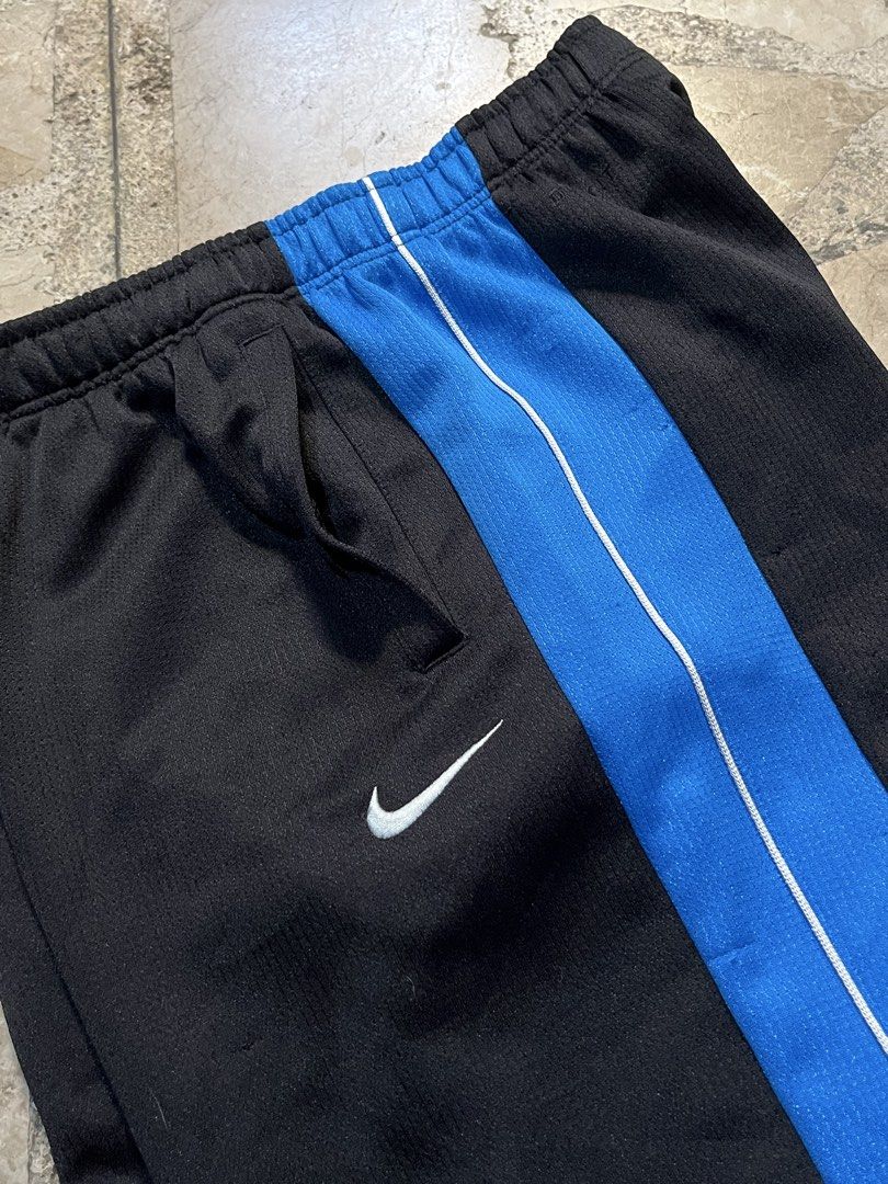 Nike pants (Category: Joggers) located in Manila. Submitted by thriftnirogus (Listing ID 1462410773, Image 2). Description: Nike dri fit pants waistline: 28 - 32 length: 37.5 leg opening: 8 honest issue: see last pic minimal rans.