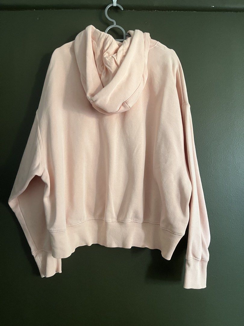 Nike pink hoodie (Category: Coats, Jackets and Outerwear) located in Paranaque City. Submitted by colsness (Listing ID 1462291926, Image 2). Description: Original Nike Hoodie Bought in singapore Size S Loose style With a little stain in the pocket area Rfs: not using anymore.