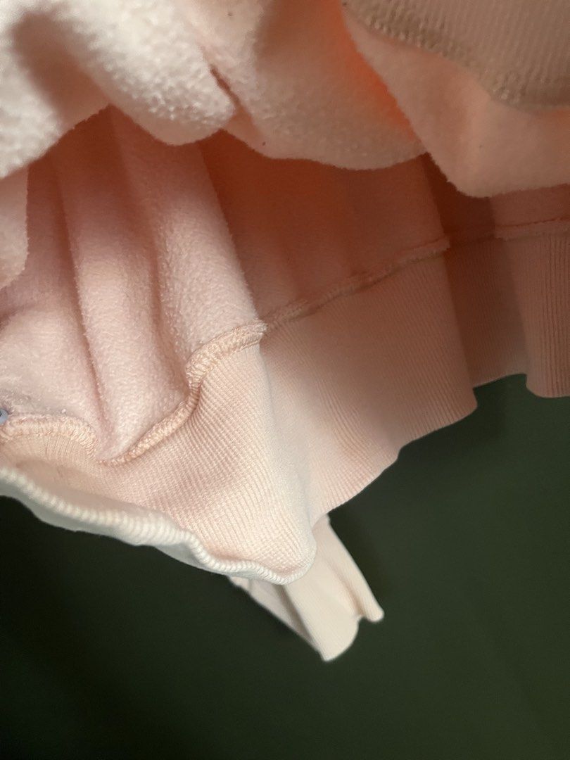 Nike pink hoodie (Category: Coats, Jackets and Outerwear) located in Paranaque City. Submitted by colsness (Listing ID 1462291926, Image 3). Description: Original Nike Hoodie Bought in singapore Size S Loose style With a little stain in the pocket area Rfs: not using anymore.