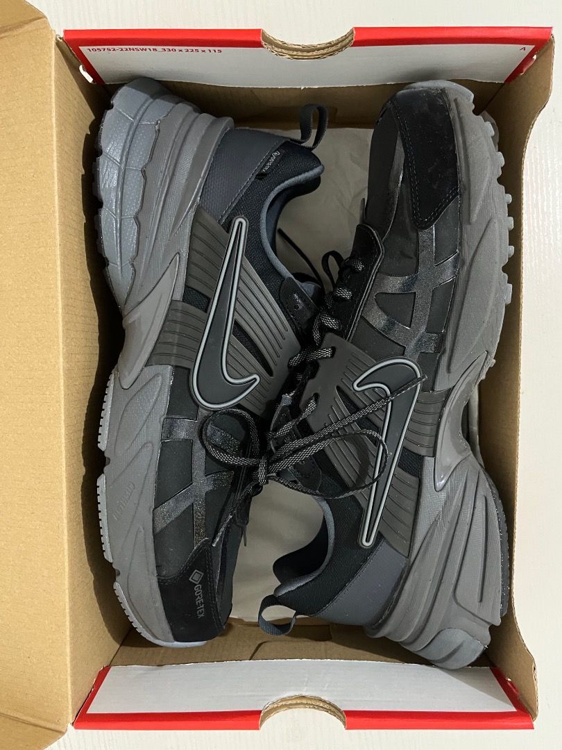 NIKE V2K RUN GTX (Category: Sneakers) located in Pasig City. Submitted by hello_vvorld (Listing ID 1462284761, Image 1). Description: Hi! I’m selling this 11.5W10M Nike V2K Run GTX for only ₱3,499.00! Please note that the item has signs of usage but remains in good condition. The color may also appear slightly different in person due to lighting and camera settings. Nonetheless, feel free to DM me if you’d like to request additional photos or vid