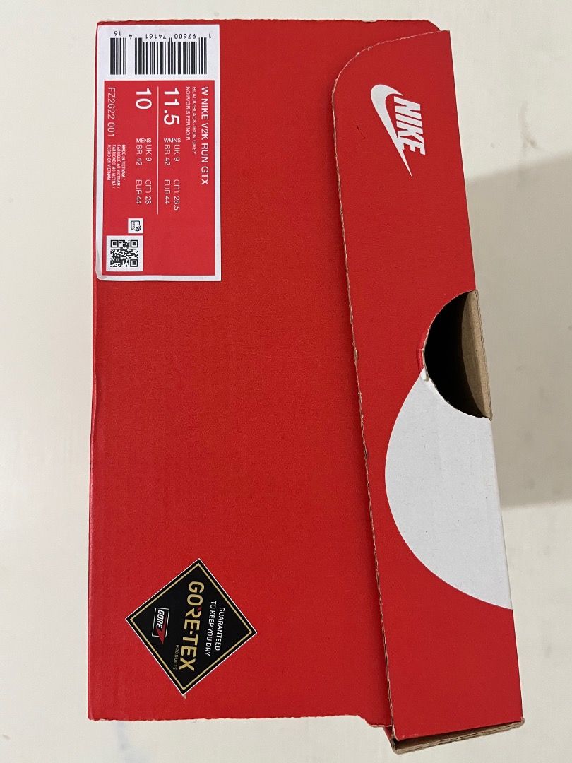 NIKE V2K RUN GTX (Category: Sneakers) located in Pasig City. Submitted by hello_vvorld (Listing ID 1462284761, Image 3). Description: Hi! I’m selling this 11.5W10M Nike V2K Run GTX for only ₱3,499.00! Please note that the item has signs of usage but remains in good condition. The color may also appear slightly different in person due to lighting and camera settings. Nonetheless, feel free to DM me if you’d like to request additional photos or vid