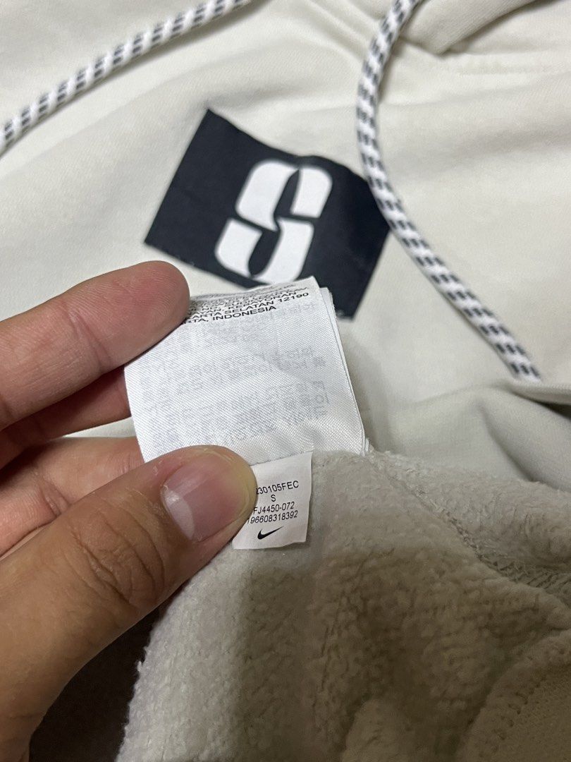 Nike Sabrina Hoodie (Category: Coats, Jackets and Outerwear) located in Iligan City. Submitted by curatedthrift.26 (Listing ID 1462317784, Image 3). Description: Nike Sabrina Hoodie authentic size Small on tag negotiable.