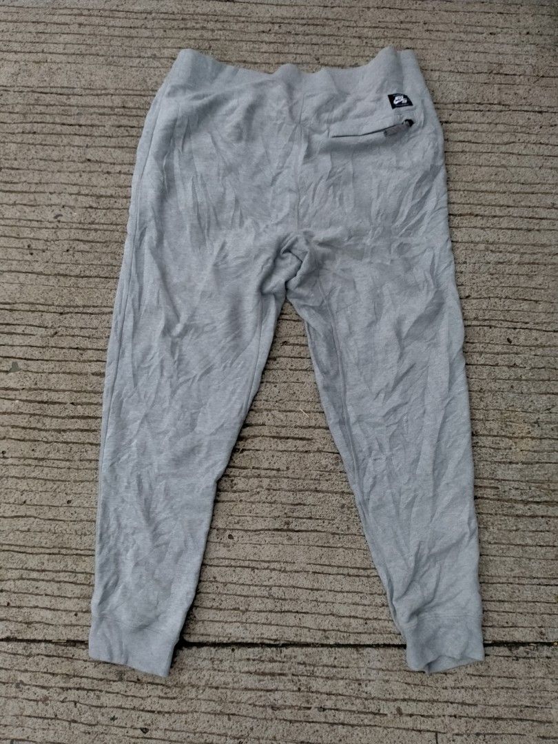 Nike SB (Category: Activewear) located in Davao. Submitted by ervinpolino09 (Listing ID 1462389039, Image 2). Description: Nike SB Jogger 💥 Size XL 35 fit 41 Length 38.5 Excellent Like New💥 Dm For Purchase💥 Location Davao City 📍.