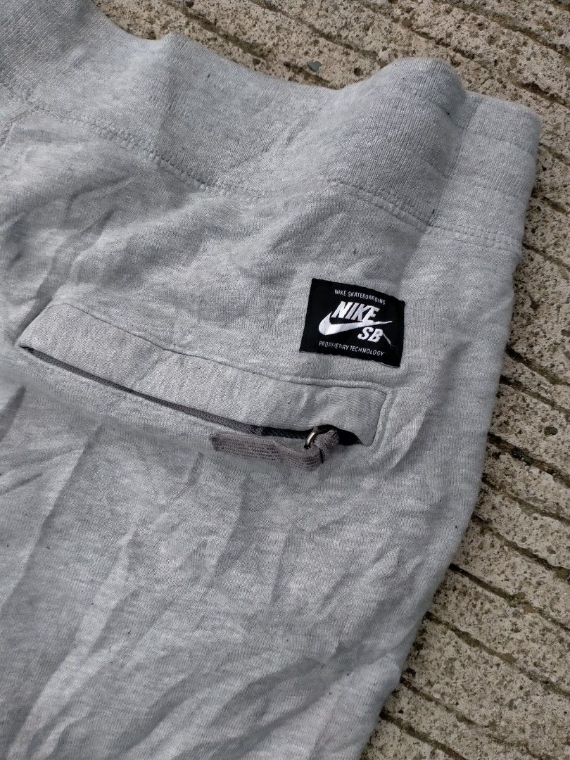 Nike SB (Category: Activewear) located in Davao. Submitted by ervinpolino09 (Listing ID 1462389039, Image 3). Description: Nike SB Jogger 💥 Size XL 35 fit 41 Length 38.5 Excellent Like New💥 Dm For Purchase💥 Location Davao City 📍.