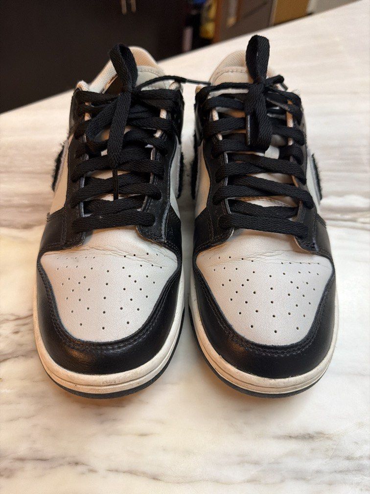 Nike Sb dunks Chenille swoosh (Category: Sneakers) located in Cabanatuan. Submitted by rosecii (Listing ID 1462357473, Image 2). Description: .