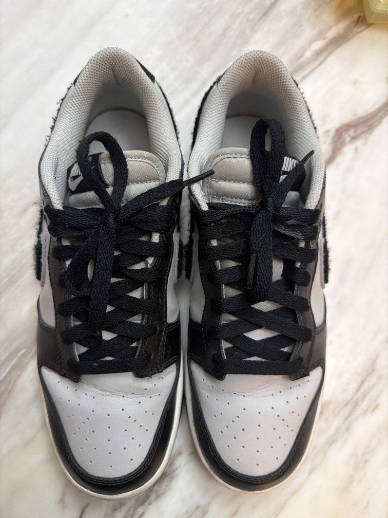 Nike Sb dunks Chenille swoosh (Category: Sneakers) located in Cabanatuan. Submitted by rosecii (Listing ID 1462357473, Image 1). Description: .