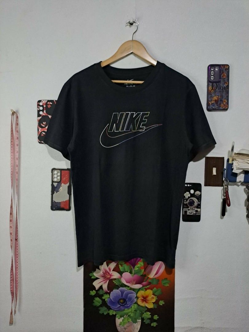 Nike Swoosh (Category: Tshirts & Polo Shirts ) located in Manila. Submitted by yaseen__73 (Listing ID 1462419887, Image 1). Description: Nike Swoosh XXL on Tag - Width 22 - Length 28½ - Color Rate 9.5/10 - No Issue - In Excellent Condition - Pre Owned Free Shipping Via J&T Express MOP : G C A S H B A N K T R A N S F E R Seller's Location : 📍Brgy. Pansol, Q.C.
