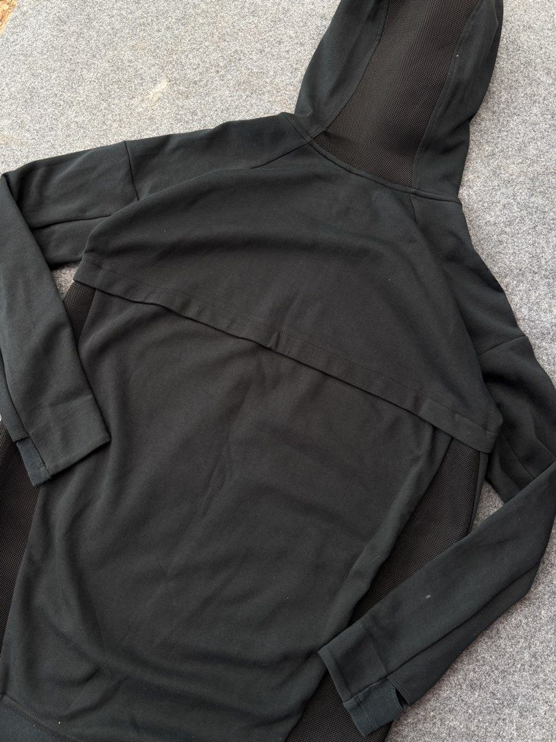 Nike Tech Fleece full-zip hoodie (Category: Coats, Jackets and Outerwear) located in Cebu City. Submitted by suota_co_23 (Listing ID 1462390810, Image 2). Description: Nike Tech Fleece full-zip hoodie Medium L31.5 W21.