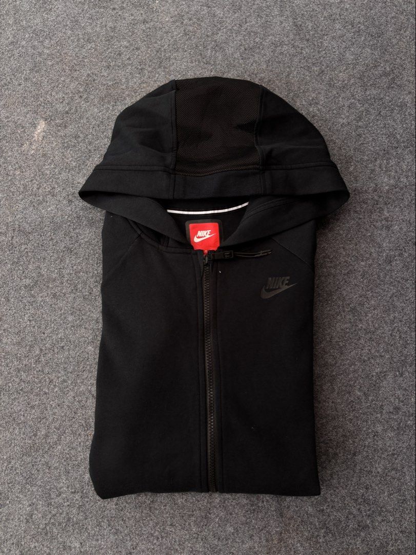 Nike Tech Fleece full-zip hoodie (Category: Coats, Jackets and Outerwear) located in Cebu City. Submitted by suota_co_23 (Listing ID 1462390810, Image 3). Description: Nike Tech Fleece full-zip hoodie Medium L31.5 W21.