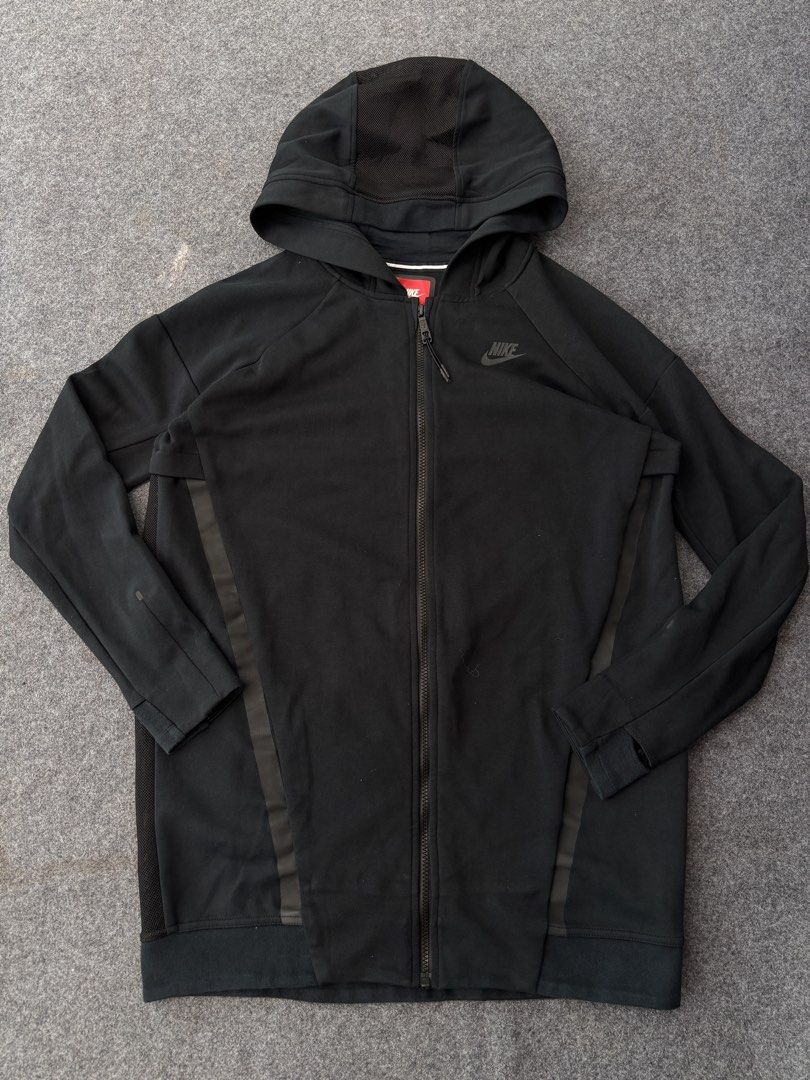 Nike Tech Fleece full-zip hoodie (Category: Coats, Jackets and Outerwear) located in Cebu City. Submitted by suota_co_23 (Listing ID 1462390810, Image 1). Description: Nike Tech Fleece full-zip hoodie Medium L31.5 W21.