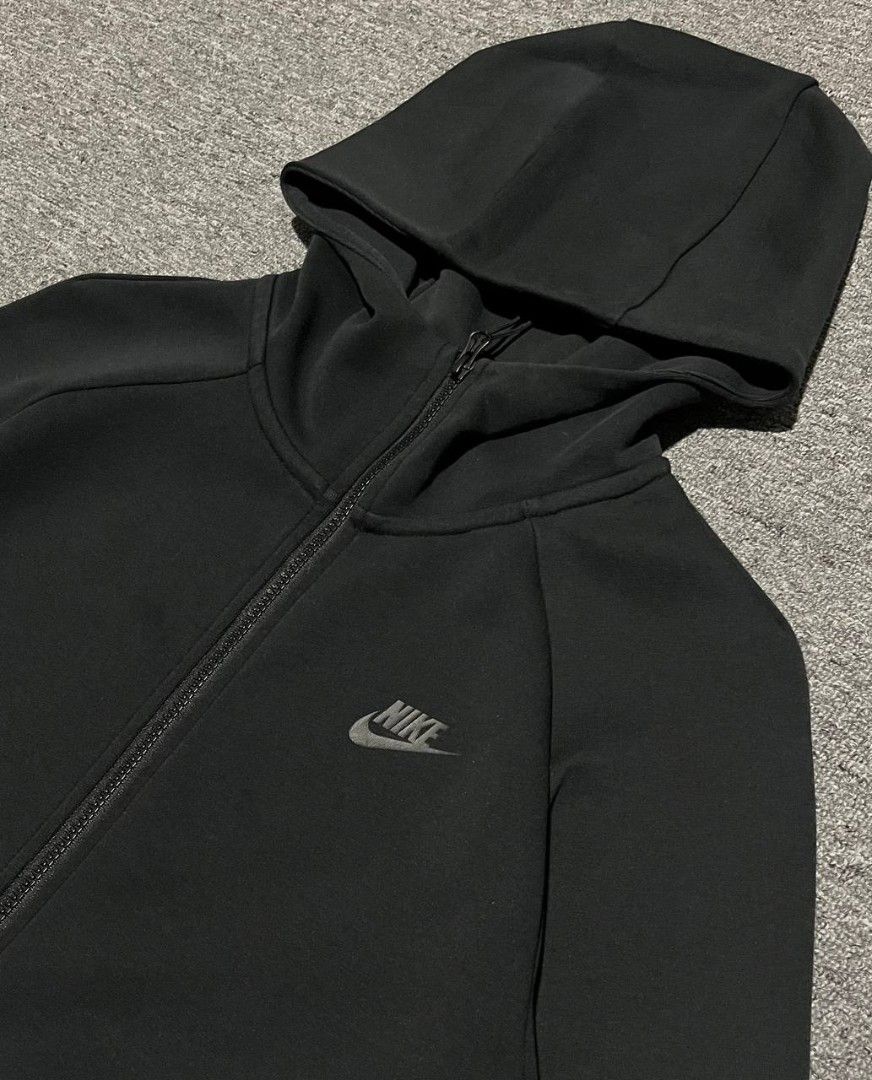 NIKE TECH FLEECE ZIP-UP HOODIE (Category: Coats, Jackets and Outerwear) located in Caloocan City. Submitted by wewearworn (Listing ID 1462350138, Image 3). Description: XL Best Fit 23 x 27.5 Excellent No Issues 9.5/10 Color Rate.