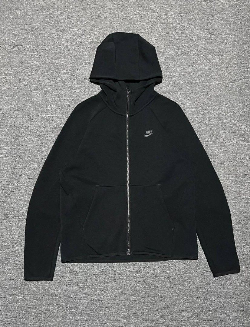 NIKE TECH FLEECE ZIP-UP HOODIE (Category: Coats, Jackets and Outerwear) located in Caloocan City. Submitted by wewearworn (Listing ID 1462350138, Image 2). Description: XL Best Fit 23 x 27.5 Excellent No Issues 9.5/10 Color Rate.