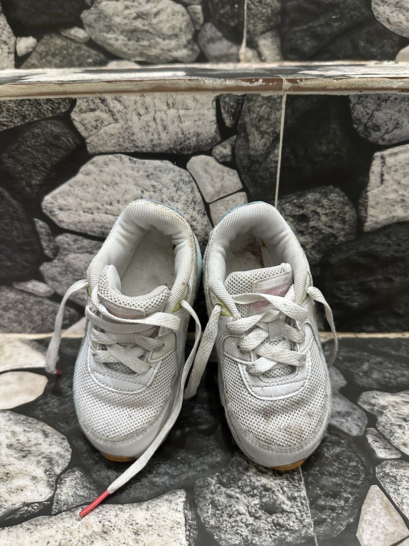 NIKE TODDLER AIRMAX (Category: Babies & Kids Fashion) located in Baguio. Submitted by azbentabols (Listing ID 1462278886, Image 2). Description: NIKE TODDLER AIRMAX Unisex Good condition(needs washing) 16-17cms ₱750.
