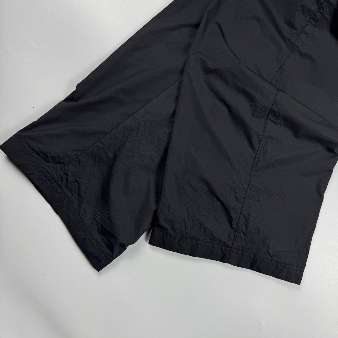 Nike Track Pants (Category: Activewear) located in Bulacan. Submitted by b4mzz (Listing ID 1462376516, Image 2). Description: Nike track pants Width: 28-38 Length: 40 | 10 Leg open Dm for more details📥.