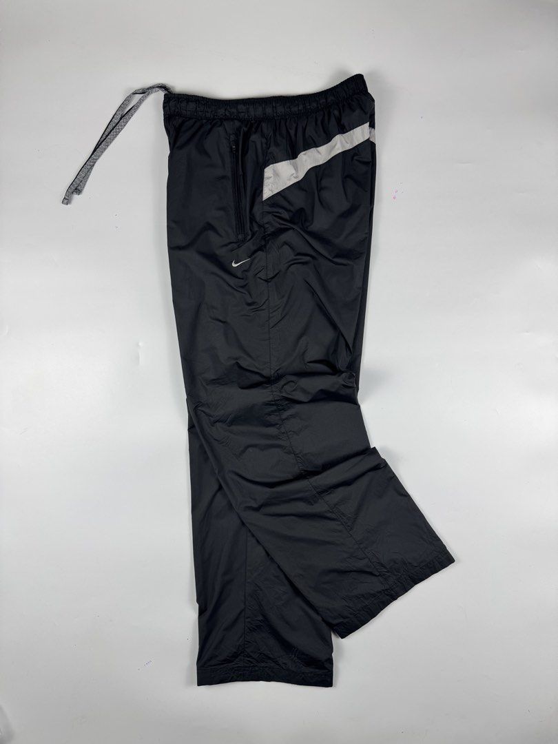 Nike Track Pants (Category: Activewear) located in Bulacan. Submitted by b4mzz (Listing ID 1462376516, Image 1). Description: Nike track pants Width: 28-38 Length: 40 | 10 Leg open Dm for more details📥.