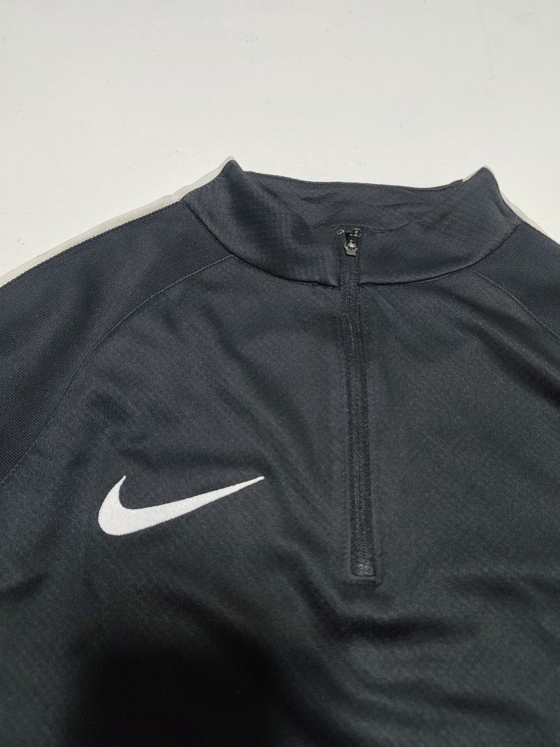 NIKE TRAINING SHIRT STORM FIT (Category: Activewear) located in Tumauini. Submitted by znernatpiece (Listing ID 1462272248, Image 2). Description: NIKE TRAINING SHIRT EXCELLENT CONDITION NO ISSUE ACTUAL DIMENSIONS ON PICTURES +SF.