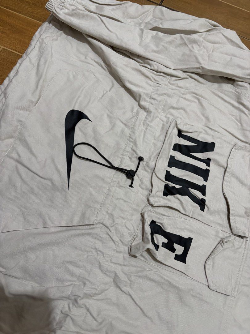 Nike vintage jacket (Category: Coats, Jackets and Outerwear) located in Abulug. Submitted by freesbiedog (Listing ID 1462284936, Image 2). Description: - Lightweight Nike Anorak Jacket vintage - Color: Beige - Size: XL - 24x28 dimes - Features: Large front zip pocket, two smaller flap pockets - Adjustable: Drawstring at waist and hem - Design: Hooded 1350 pesos nego .