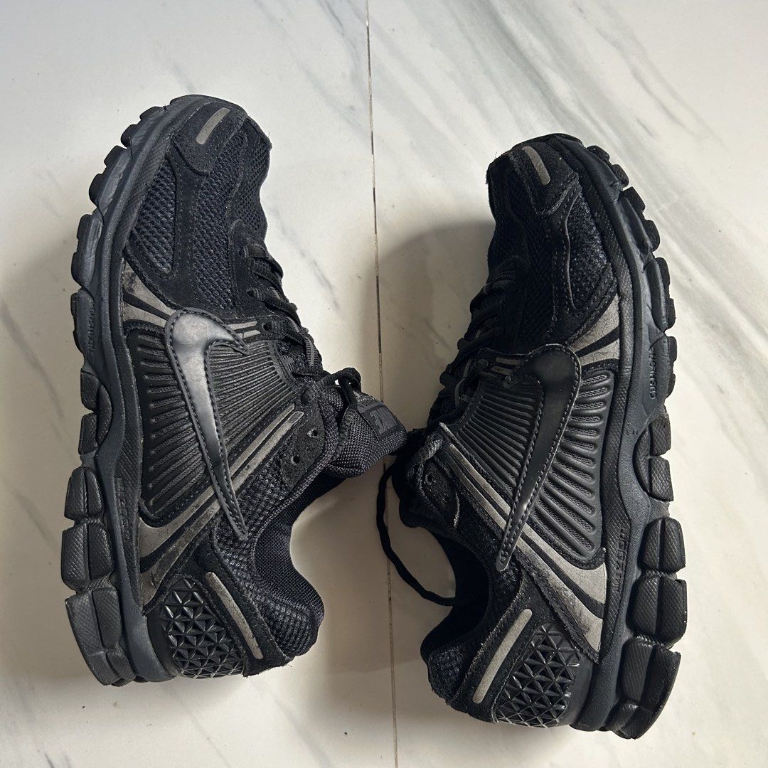 Nike Vomero 5 Triple Black (Category: Sneakers) located in Las Pinas. Submitted by __snow (Listing ID 1462308974, Image 2). Description: •AVAILABLE • Authentic Nike Vomero 5 Triple Black Size 41 US 8 CM 26 •Need to be clean Delivery Options (Shipping shoulder by buyer) J&T Express, LBC Location: Las Piñas City.