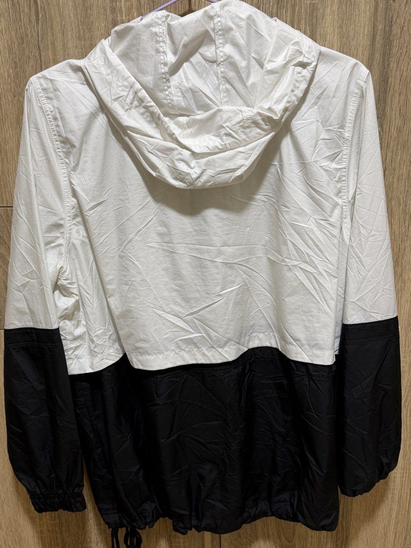 Nike Windbreaker Jacket White Black Size M (Category: Coats, Jackets and Outerwear) located in Las Pinas. Submitted by __dayaaaaan21 (Listing ID 1462397571, Image 2). Description: - Classic Nike windbreaker jacket - Size: Medium (M) - Color: White body with black lower half and sleeves - Features iconic Nike swoosh logo on chest - Hooded design with full zip closure - Drawstring at hem for adjustable fit - Made in Vietnam.